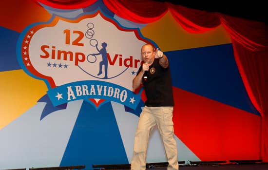Ex-capitão do Bope ensina conceitos de liderança no 12º Simpovidro