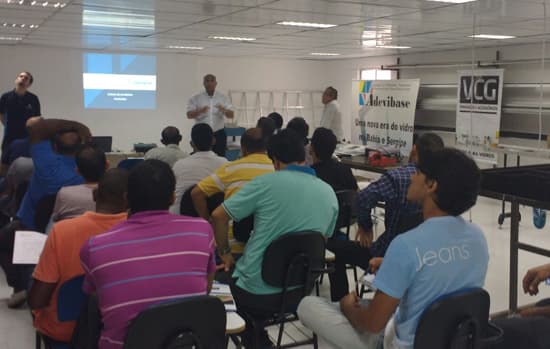 Adevibase-BA/SE tem cursos para vidraceiros em maio