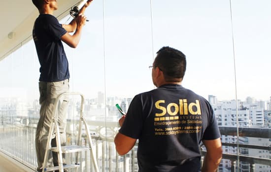 Manutenção do vidro: vantagens para clientes e vidraceiros