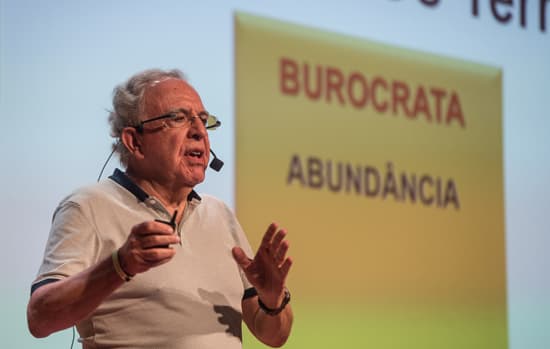 Liderança na crise é discutida por Odino Marcondes no 13º Simpovidro