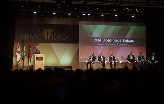 Futuro do mercado é pauta da abertura do 13º Simpovidro