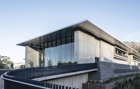 Uma casa de vidro e concreto para a arte