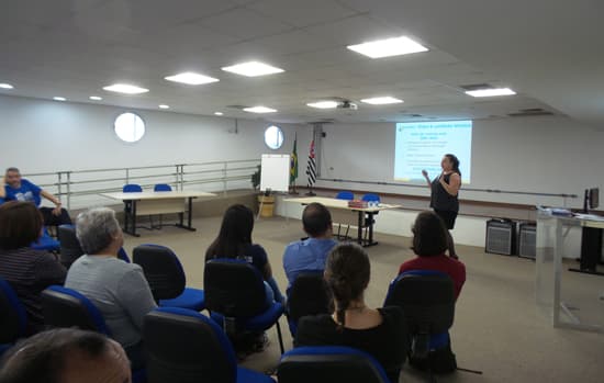 Abravidro ministra palestra sobre tecnologia do vidro