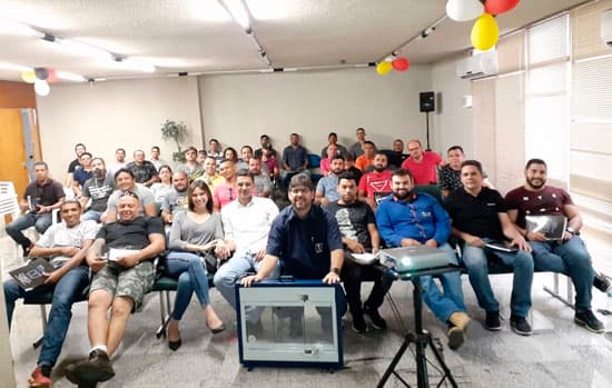 Abravid-DF realiza curso de envidraçamento de sacada