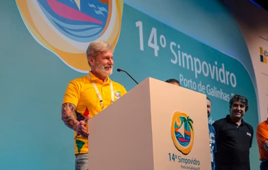 Encerramento do 14º Simpovidro: cadeia unida em prol do vidro