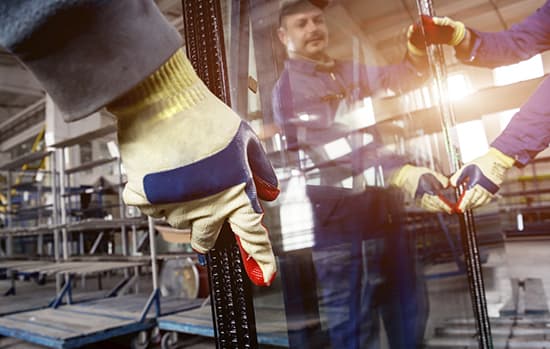 Dia do Trabalho: ações da Abravidro pelo trabalhador vidreiro