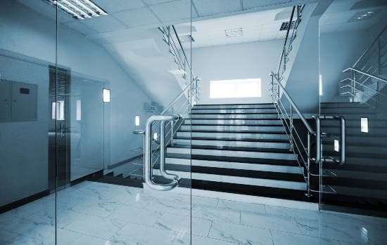‘ABNT NBR 7199’: qual vidro usar em portas, vitrines e divisórias