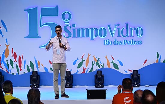 Leonardo Barreto discute perspectivas políticas no 15º Simpovidro