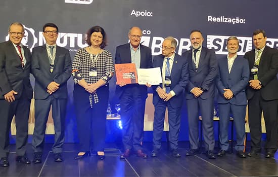 Abravidro entrega propostas para a construção em evento em Brasília