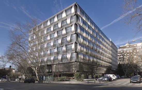 Zurich Blue Building tem fachada envidraçada dupla