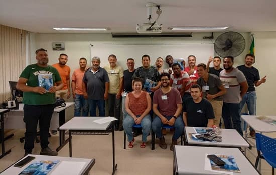 Abravidro palestra em curso do Senai-SP para vidraceiros