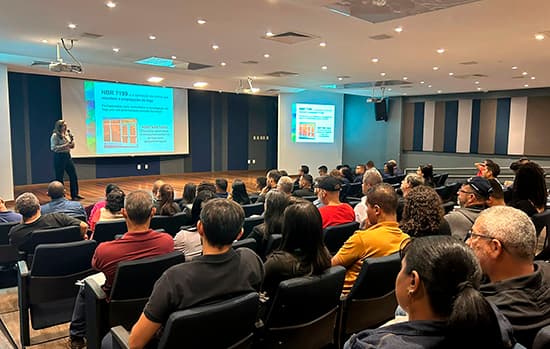 Abravidro realiza palestra sobre normas em evento da Abravid-DF