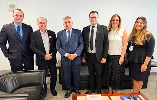 Abravidro participa de reunião com senador em Brasília