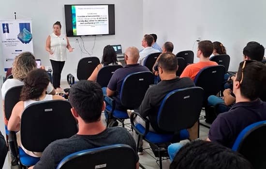 Abravidro palestra sobre guarda-corpos em Pouso Alegre (MG)