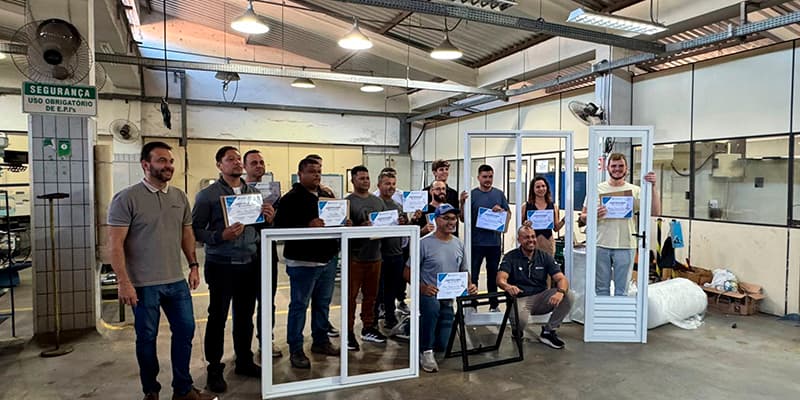 Sindividros-ES realiza curso sobre esquadrias e anuncia próximos eventos