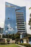 Edifício Vitra, projeto do arquiteto polonês Daniel Libesking em São Paulo: 'low-e' de controle solar, da Guardian, reduz em 64% a transmissão do calor